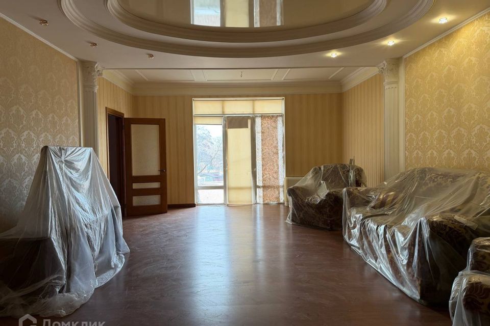 Продаётся 3-комнатная квартира, 135 м²