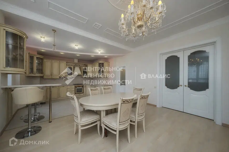 Продаётся 4-комнатная квартира, 163 м²