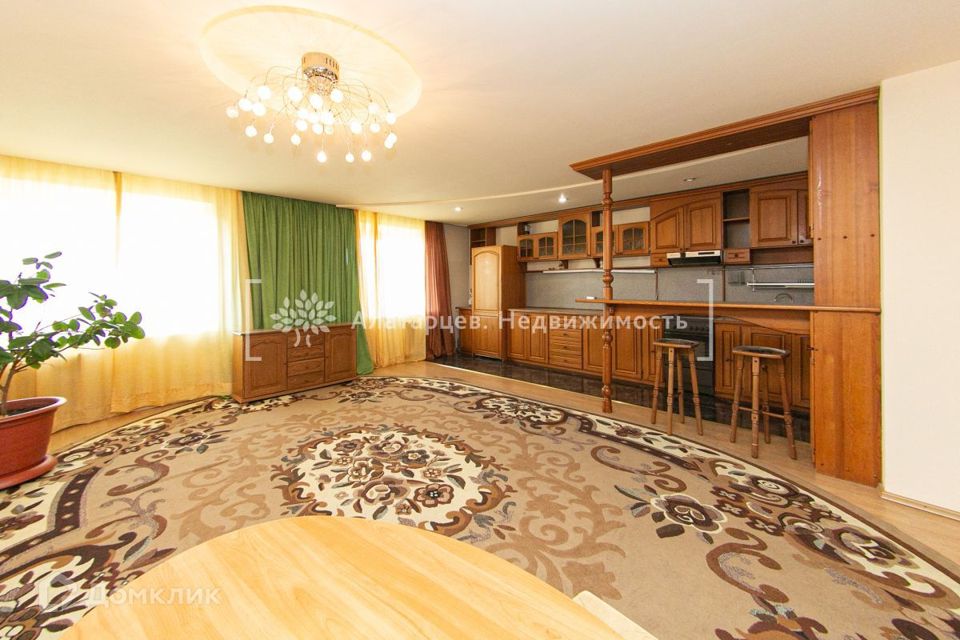 Продаётся 3-комнатная квартира, 100 м²