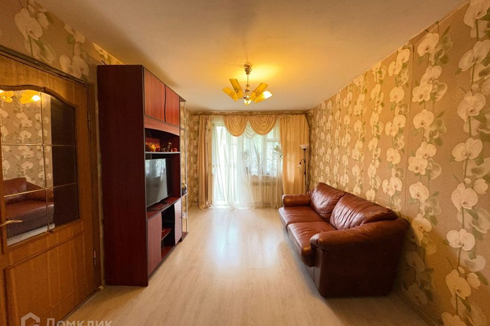 Продаётся 4-комнатная квартира, 60.4 м²
