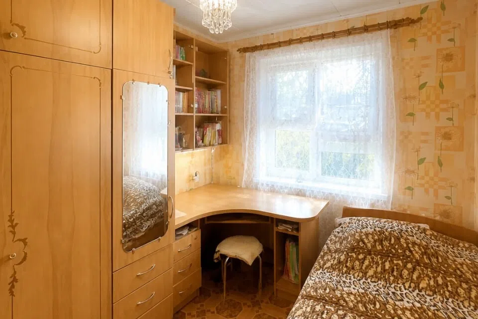 Продаётся 4-комнатная квартира, 65 м²