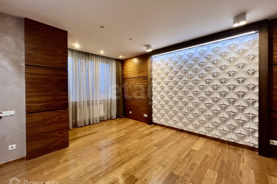 Продаётся 4-комнатная квартира, 230 м²