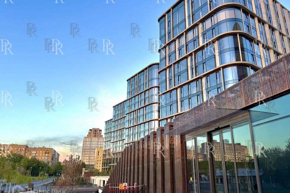 Продаётся 4-комнатная квартира, 154 м²