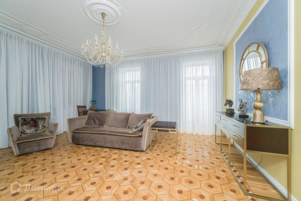 Продаётся 3-комнатная квартира, 118.2 м²