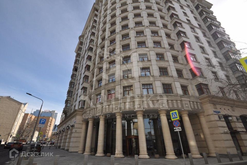 Продаётся 4-комнатная квартира, 203.8 м²