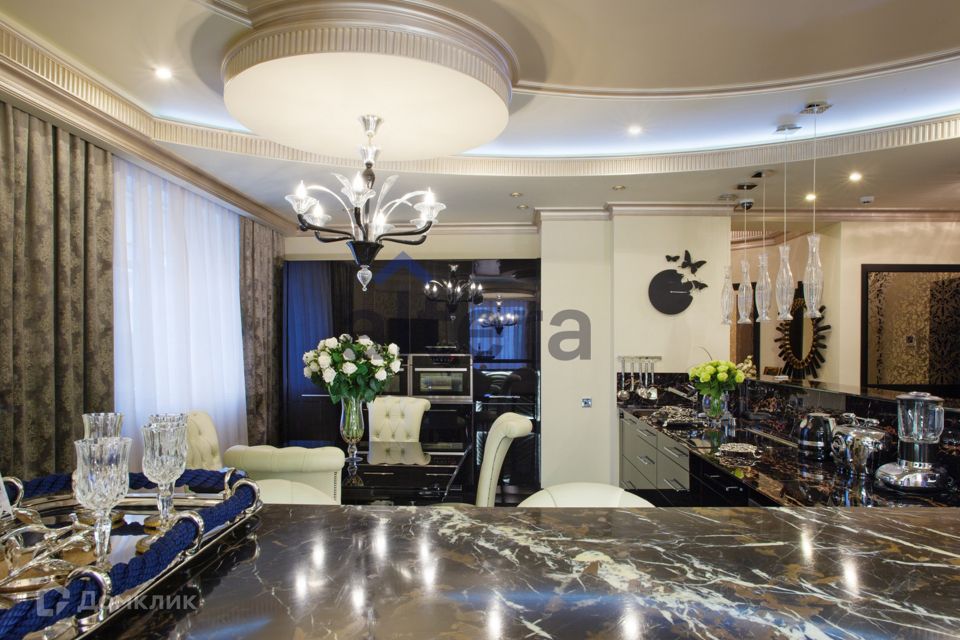 Продаётся 3-комнатная квартира, 127.4 м²