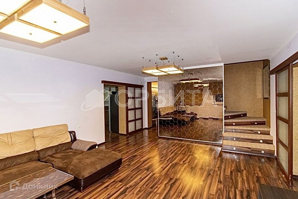 Продаётся 3-комнатная квартира, 211 м²