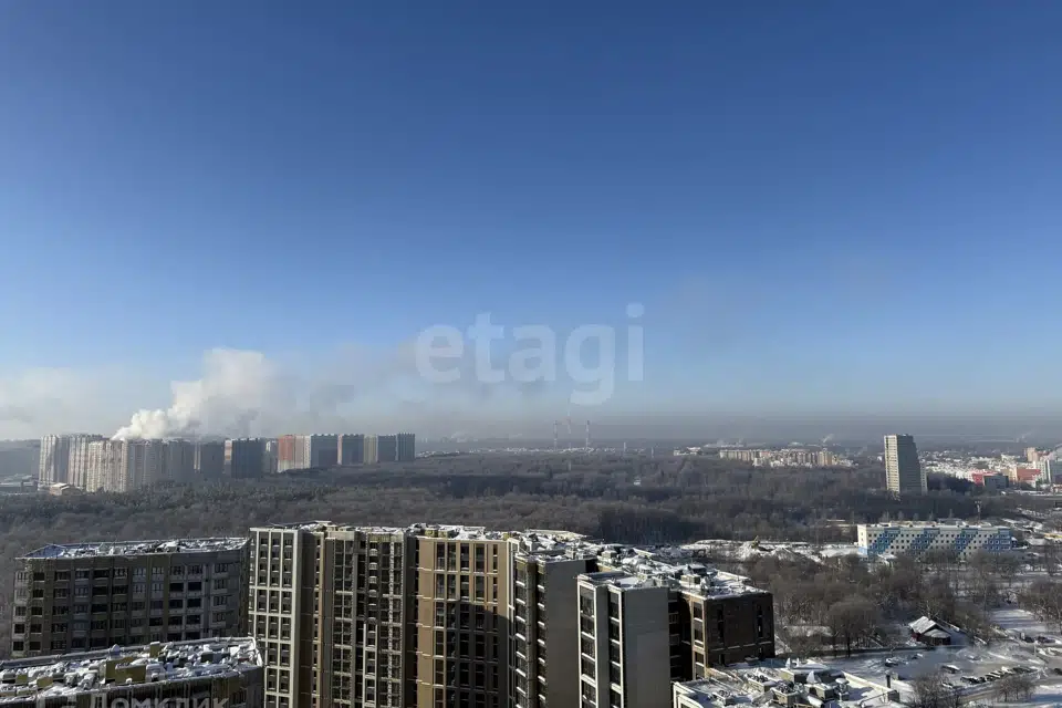 Продаётся 4-комнатная квартира, 209.9 м²