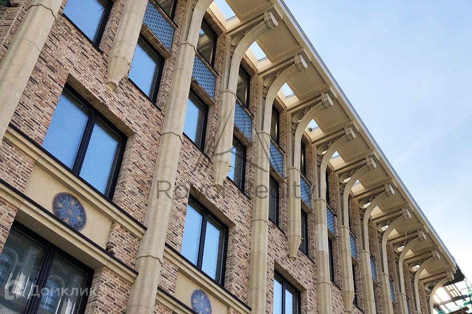Продаётся 4-комнатная квартира, 145 м²