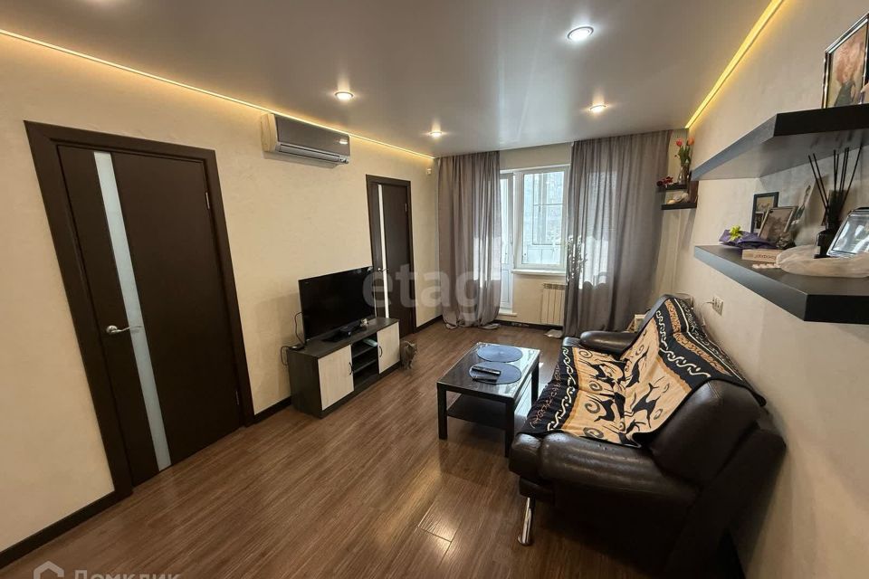 Продаётся 4-комнатная квартира, 60.7 м²