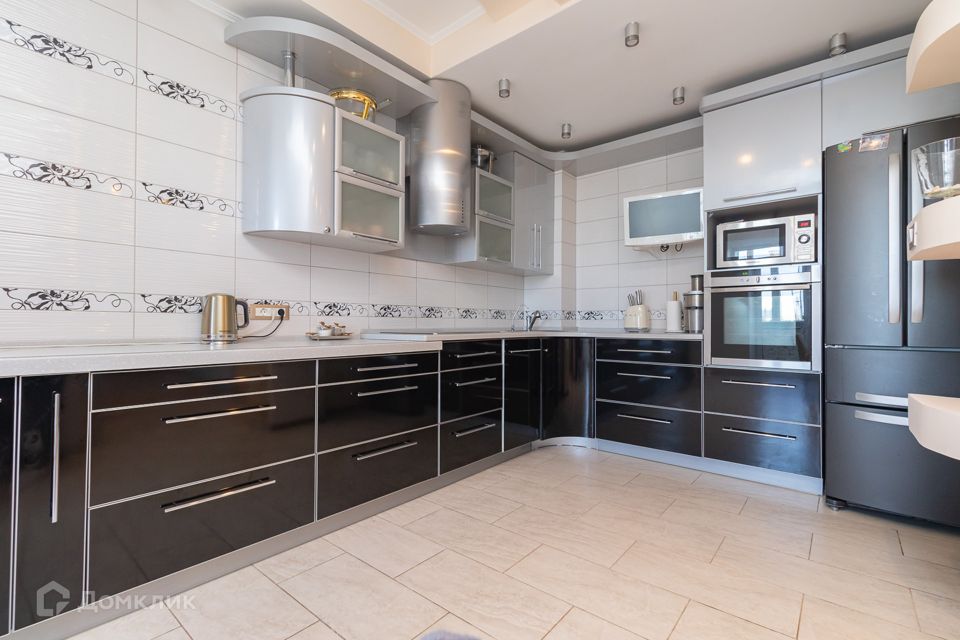 Продаётся 3-комнатная квартира, 97.4 м²