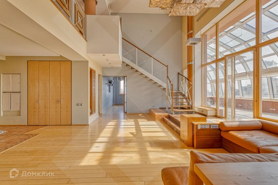 Продаётся 6-комнатная квартира, 390 м²