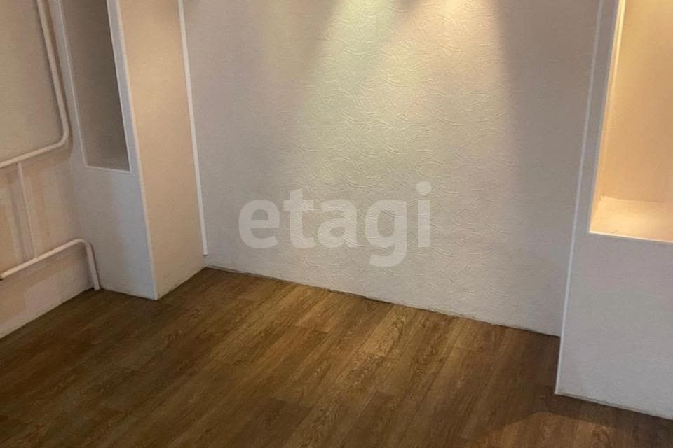 Продаётся комната в 2-комн. квартире, 60 м²