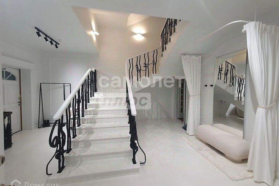 Продаётся 7-комнатная квартира, 540.7 м²