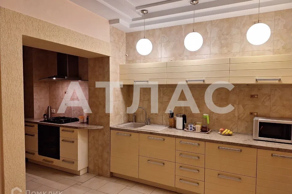 Продаётся 3-этажный дом, 260 м²