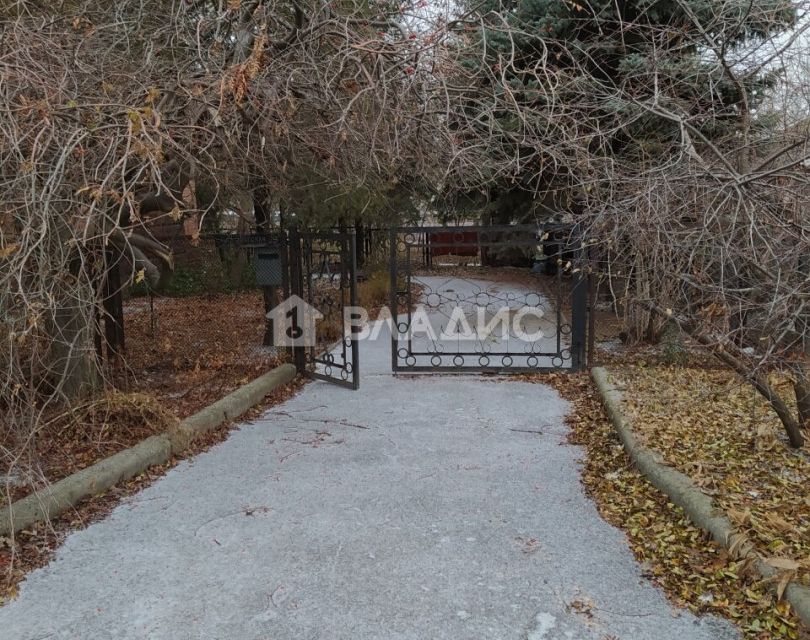 Продаётся 3-этажный дом, 300 м²