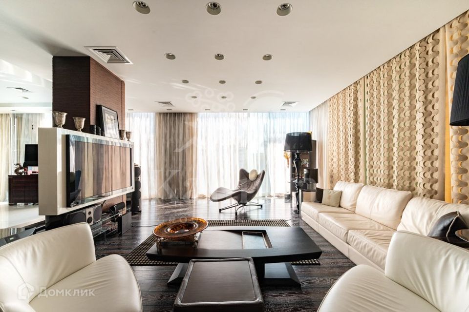 Продаётся 3-комнатная квартира, 177.7 м²