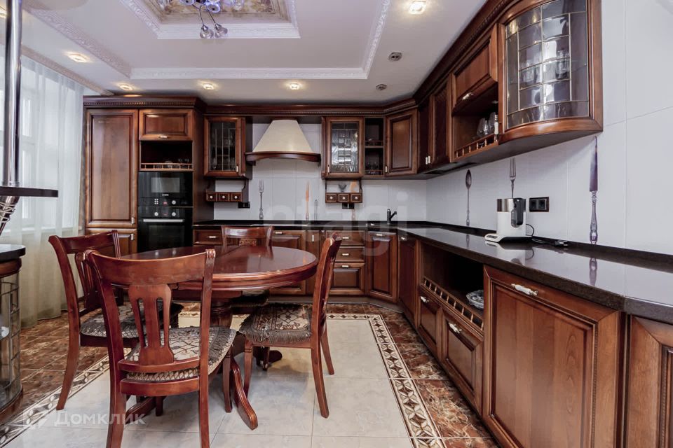 Продаётся 3-комнатная квартира, 110 м²