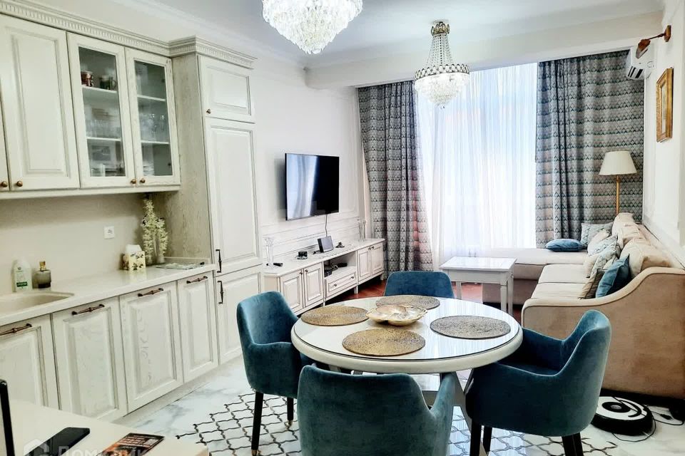 Продаётся 1-комнатная квартира, 54 м²