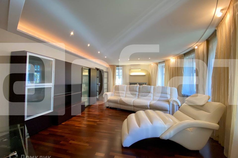 Продаётся 4-комнатная квартира, 146 м²