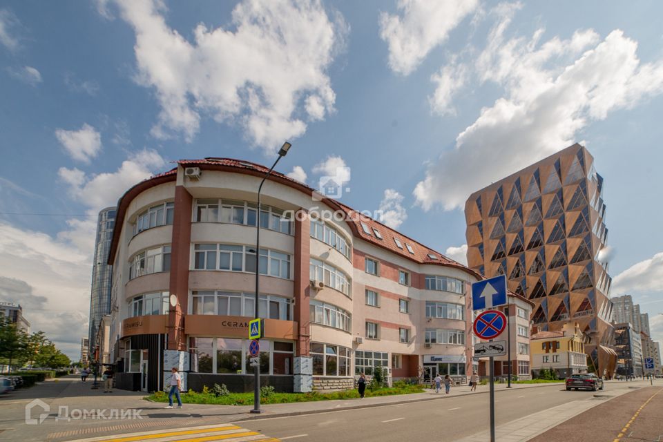 Сдаётся 3-комнатная квартира, 122 м²