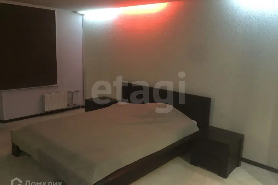 Продаётся 1-комнатная квартира, 42 м²