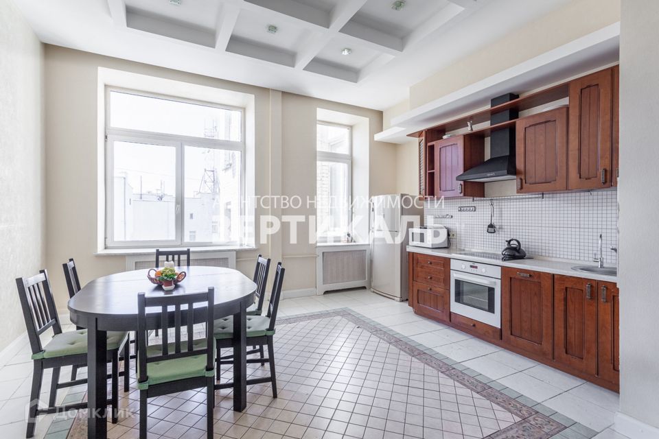 Сдаётся 4-комнатная квартира, 130 м²