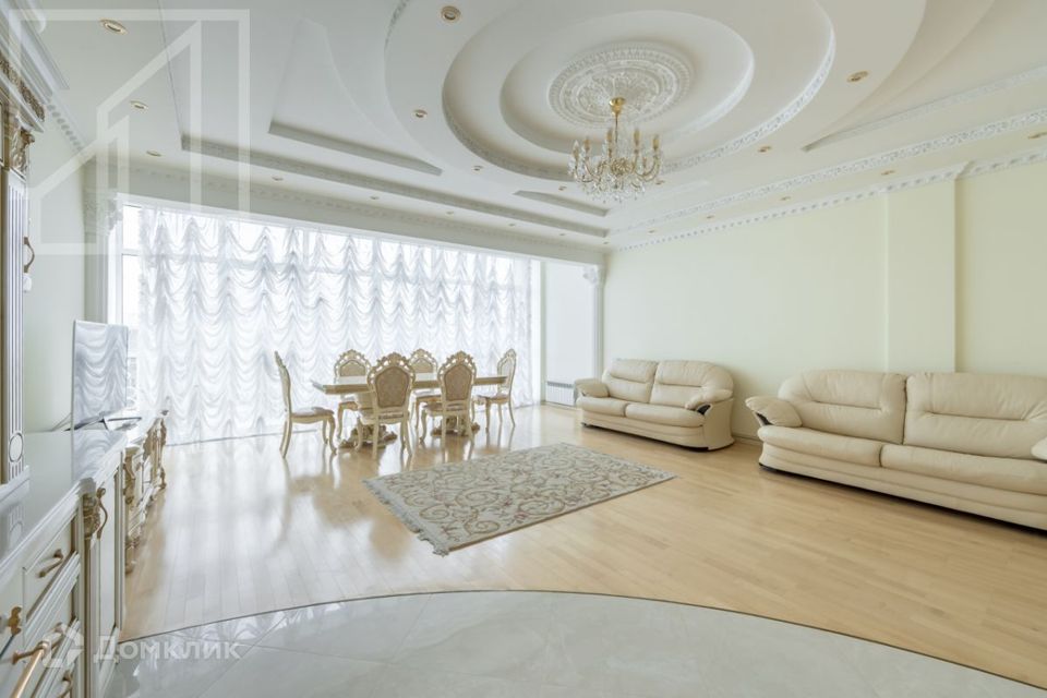 Сдаётся 4-комнатная квартира, 141 м²