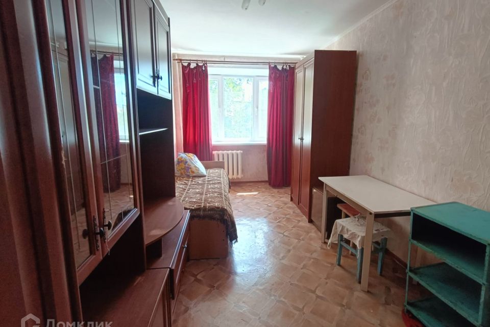 Продаётся комната в 3-комн. квартире, 12.8 м²