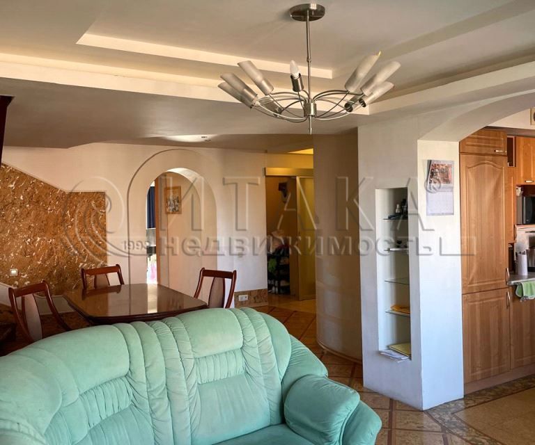 Продаётся 4-комнатная квартира, 166.9 м²
