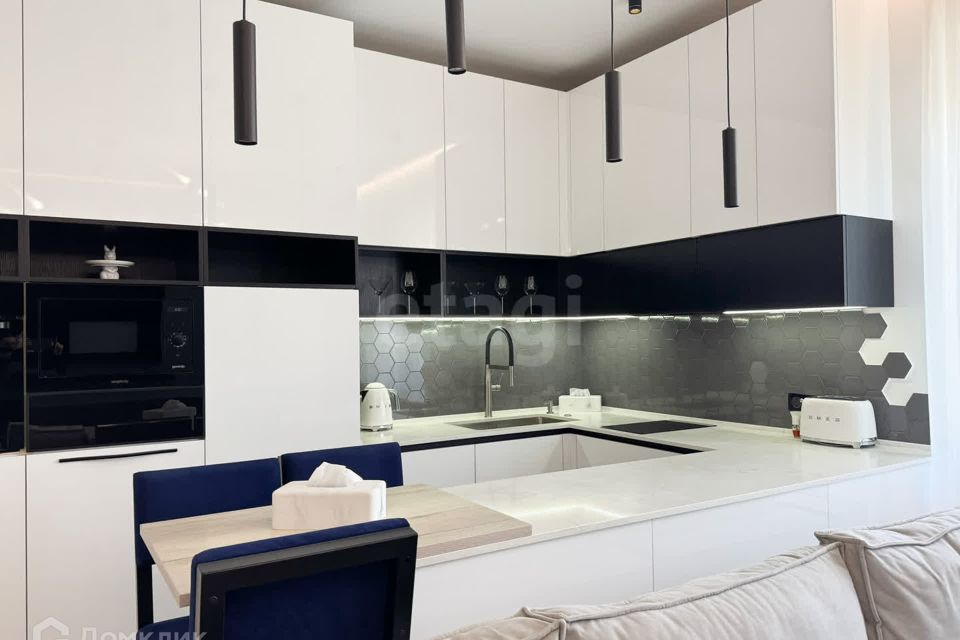 Продаётся 3-комнатная квартира, 100.2 м²