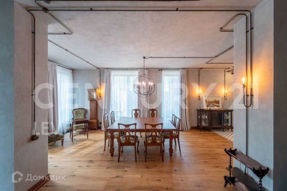 Продаётся 3-комнатная квартира, 180.9 м²