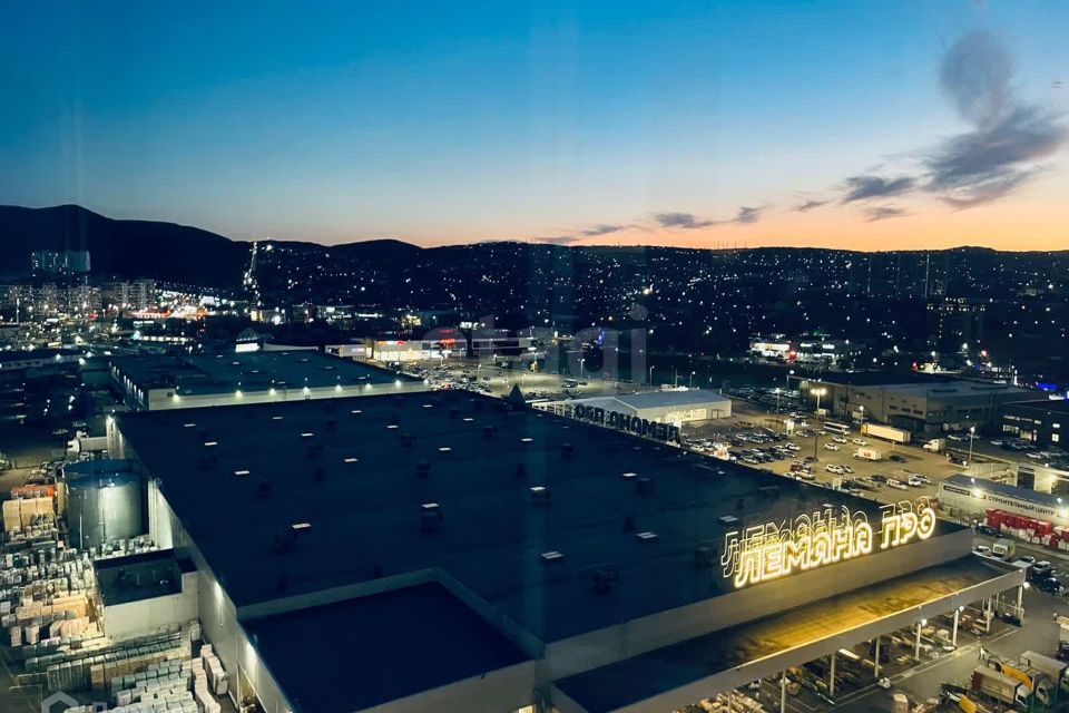 Продаётся 3-комнатная квартира, 107.7 м²