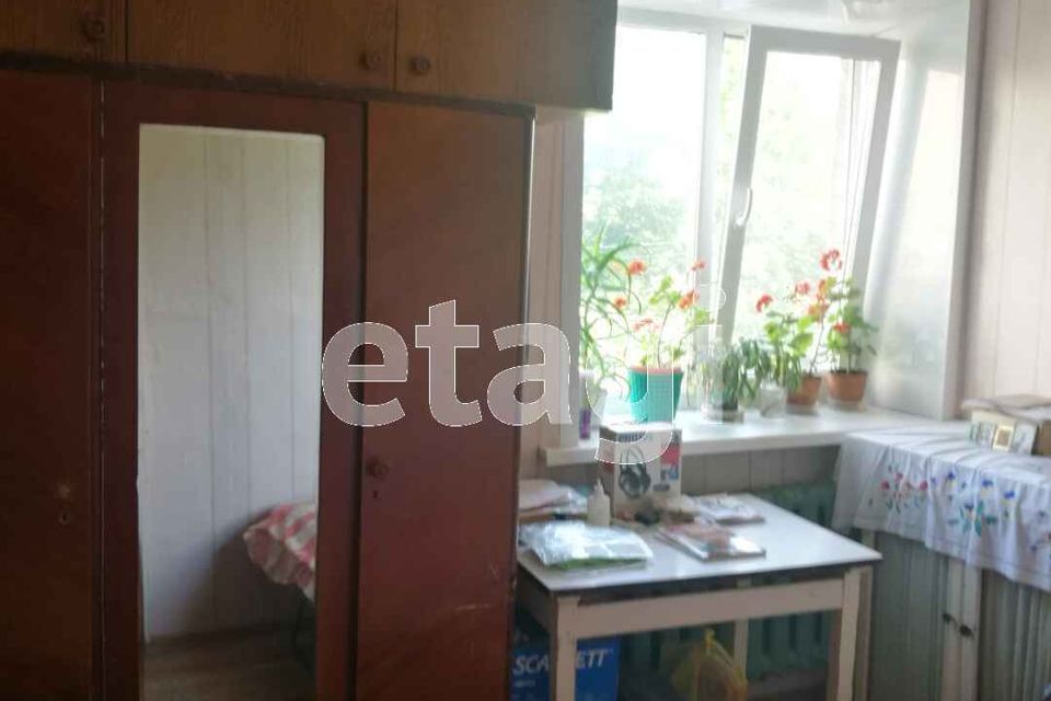Продаётся 3-комнатная квартира, 42.4 м²