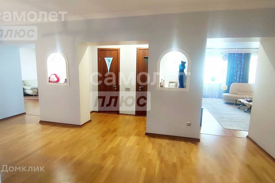 Продаётся 4-комнатная квартира, 149 м²