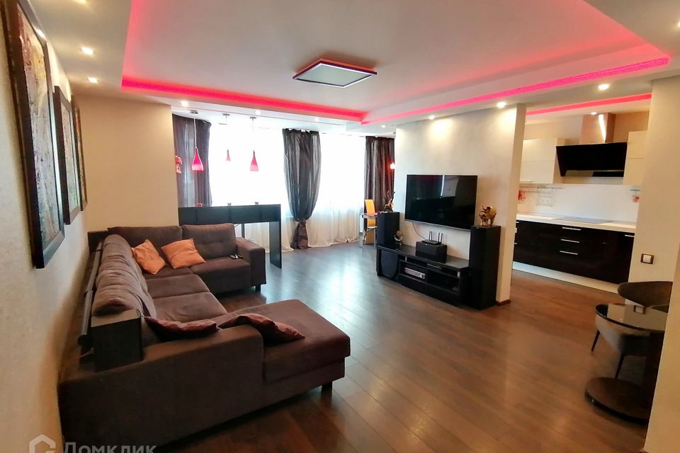 Продаётся 2-комнатная квартира, 107 м²