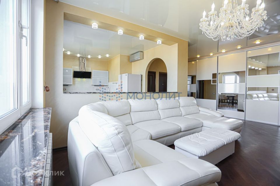 Продаётся 3-комнатная квартира, 102 м²