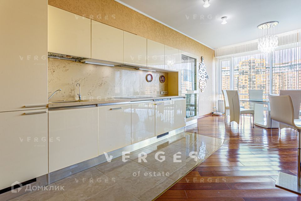 Продаётся 4-комнатная квартира, 150 м²