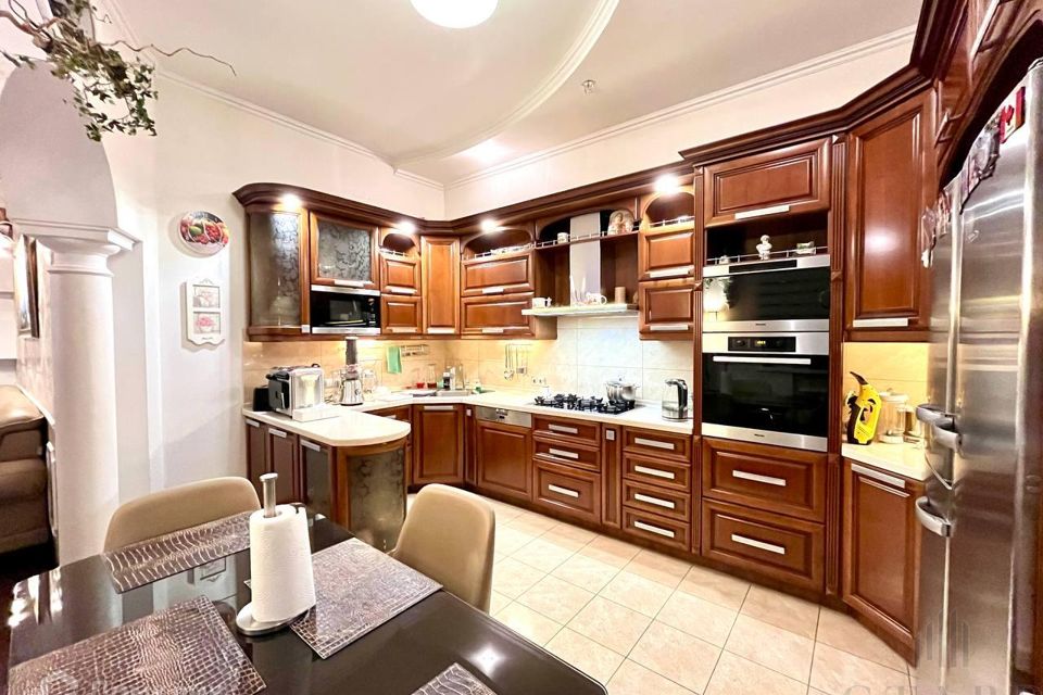 Продаётся 4-комнатная квартира, 138.7 м²