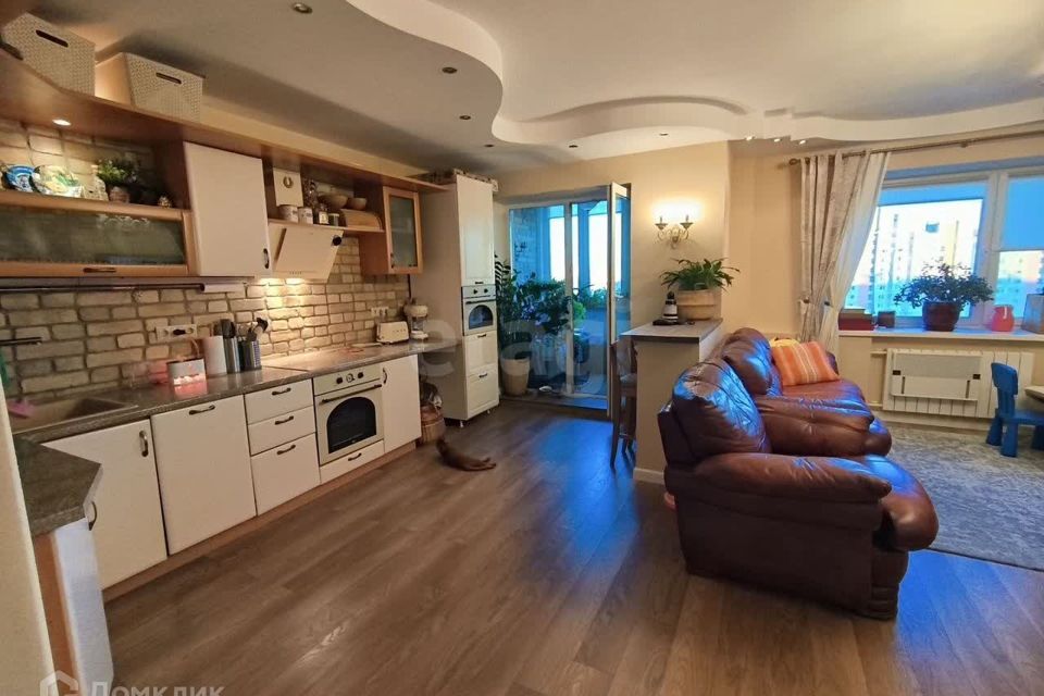 Продаётся 3-комнатная квартира, 159.6 м²