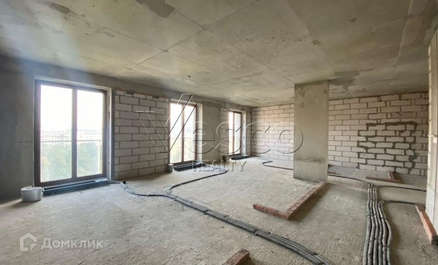 Продаётся 4-комнатная квартира, 143.5 м²