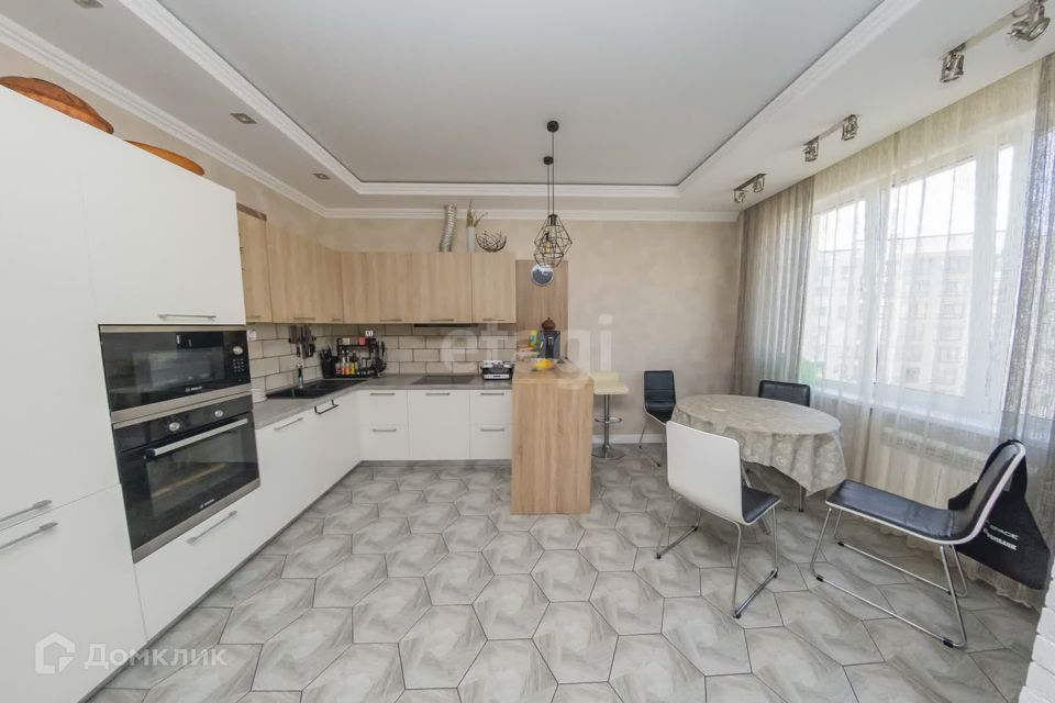 Продаётся 3-комнатная квартира, 109.3 м²
