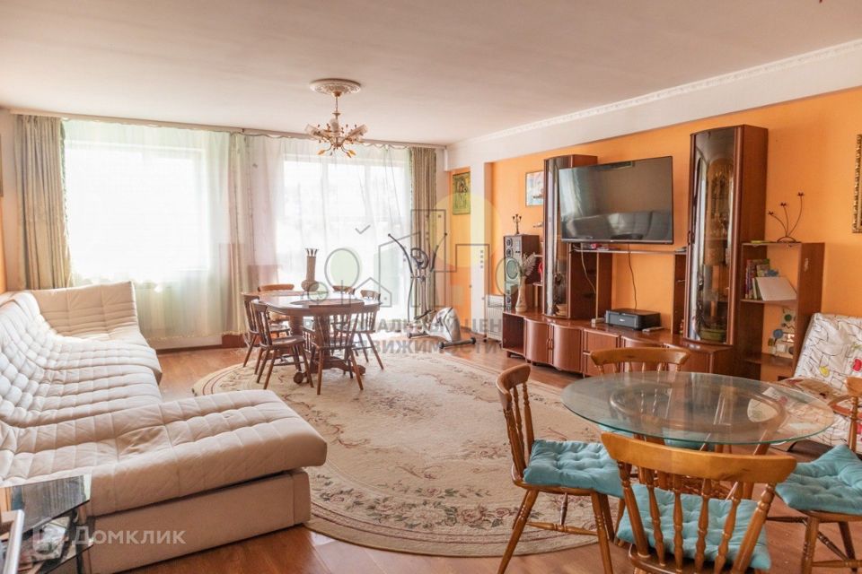 Продаётся 3-комнатная квартира, 102.1 м²