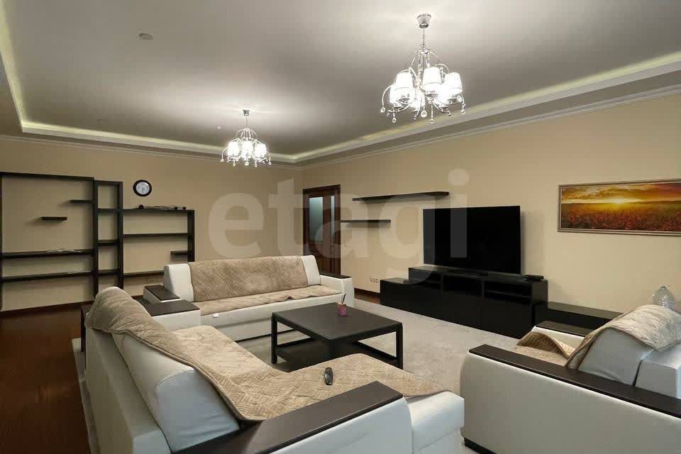 Продаётся 3-комнатная квартира, 150.5 м²