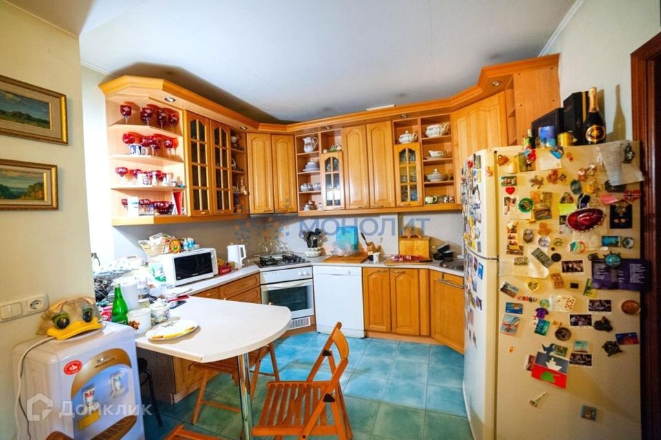 Продаётся 4-комнатная квартира, 133.8 м²