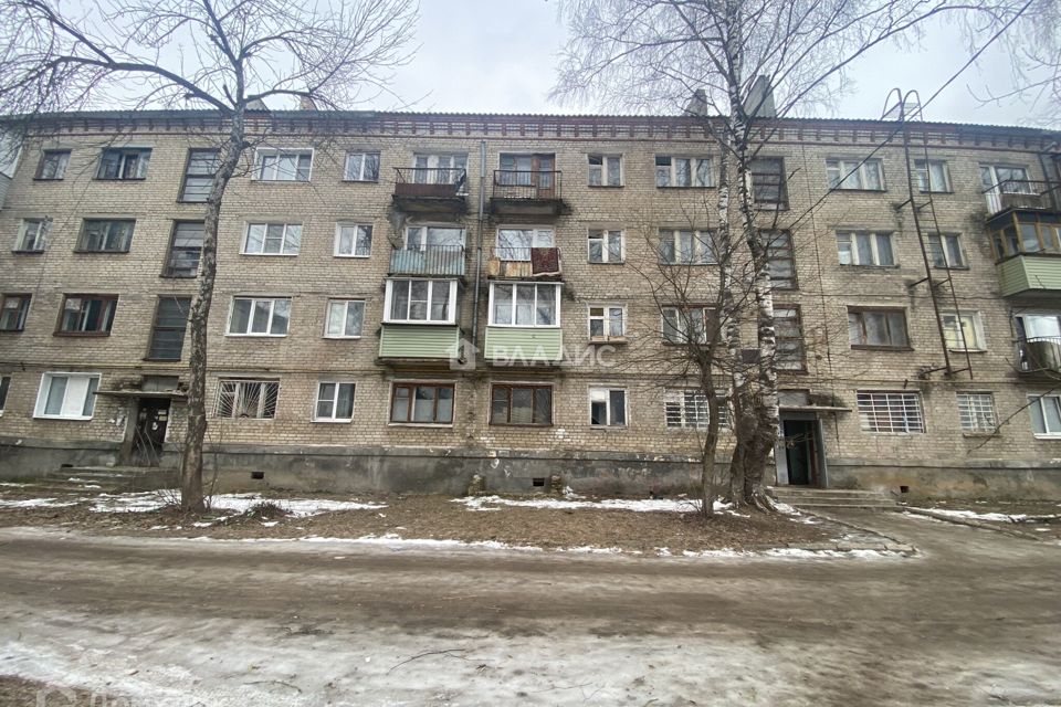 Продаётся комната в 8-комн. квартире, 100 м²