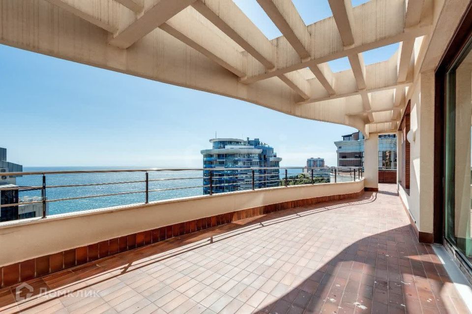 Продаётся 3-комнатная квартира, 378 м²