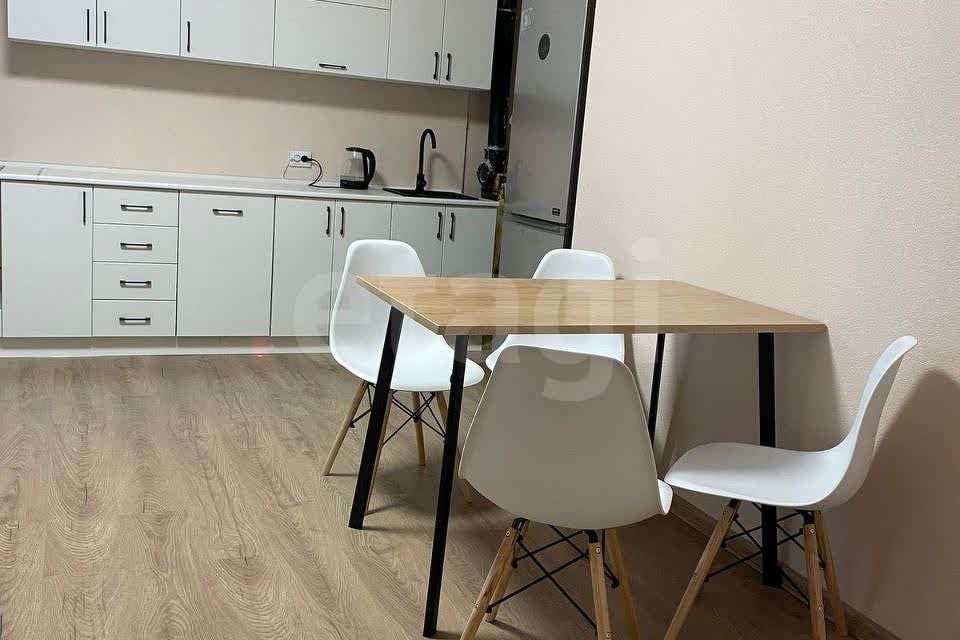 Продаётся 1-комнатная квартира, 55.8 м²