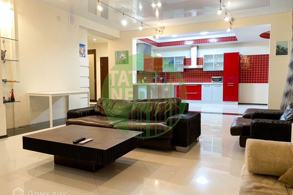 Продаётся 3-комнатная квартира, 166 м²
