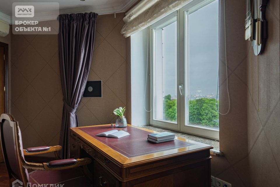 Продаётся 4-комнатная квартира, 166.4 м²